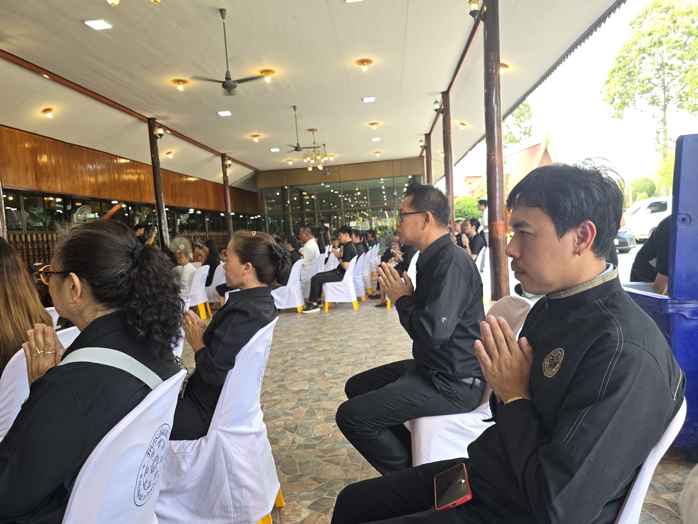 title - วันที่ 24 เมษายน 2569 เวลา 15.30 น. นายวิทูล ประดิษฐบุญ ปฏิรูปที่ดินจังหวัดปราจีนบุรี มอบหมายให้ เจ้าหน้าที่ ส.ป.ก.ปราจีนบุรี เข้าร่วม พิธีสวดพระพุทธมนต์และเจริญจิตตภาวนา เพื่อน้อมอุทิศถวายเป็นพระราชกุศลแด่ สมเด็จพระนางเจ้าสิริกิติ์ พระบรมราชินีนาถ พระบรมราชชนนีพันปีหลวง